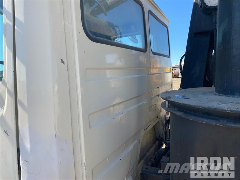 Freightliner FL60 Vakuumski tovornjaki