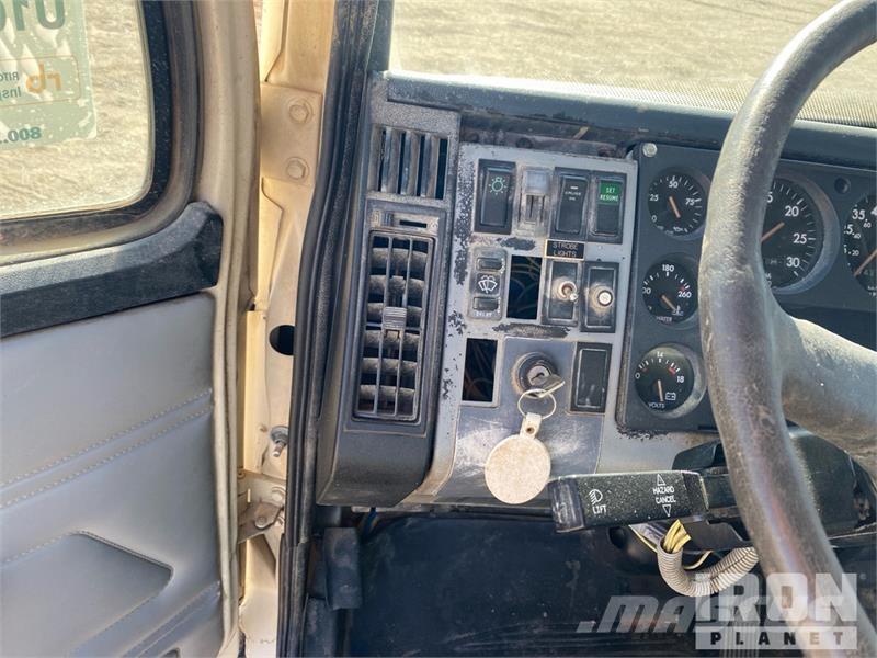 Freightliner FL60 Vakuumski tovornjaki
