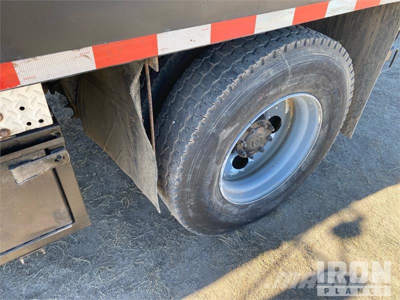Freightliner FL60 Vakuumski tovornjaki
