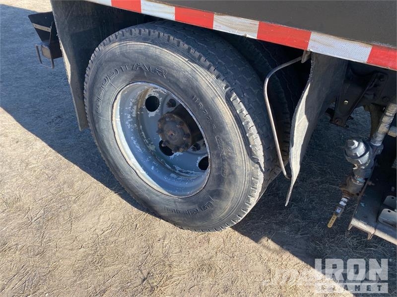 Freightliner FL60 Vakuumski tovornjaki