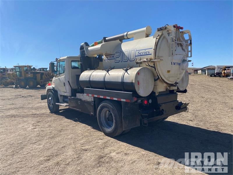 Freightliner FL60 Vakuumski tovornjaki