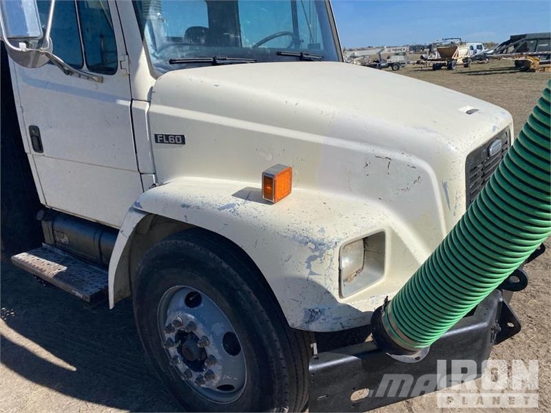 Freightliner FL60 Vakuumski tovornjaki