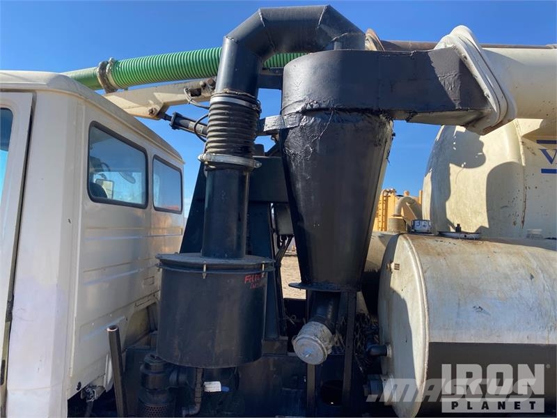 Freightliner FL60 Vakuumski tovornjaki