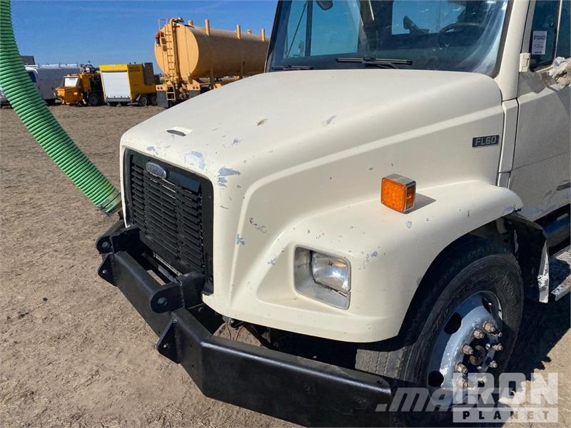 Freightliner FL60 Vakuumski tovornjaki