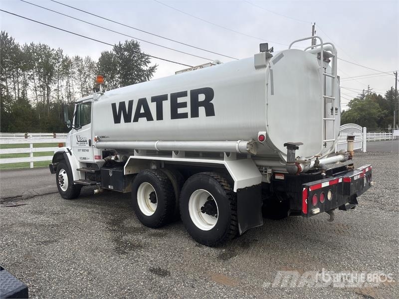 Freightliner FL80 4000 gal 6x4 Water Truck Water bowser