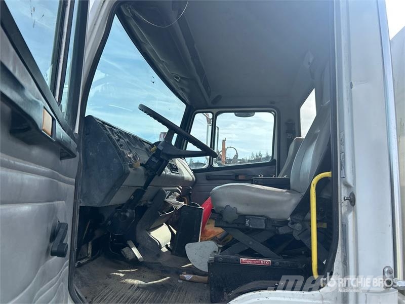 Freightliner FL80 4000 gal 6x4 Water Truck Kamioni za vodu