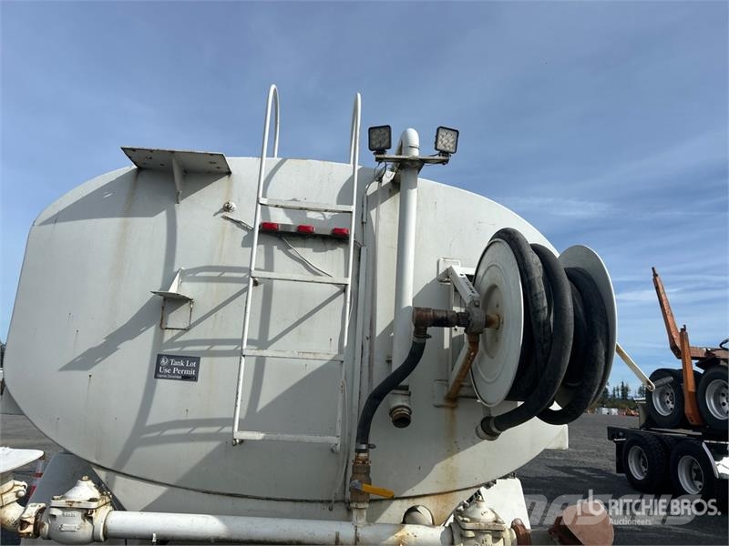 Freightliner FL80 4000 gal 6x4 Water Truck Kamioni za vodu