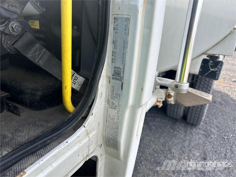 Freightliner FL80 4000 gal 6x4 Water Truck Kamioni za vodu