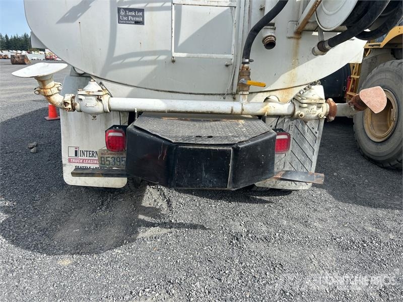 Freightliner FL80 4000 gal 6x4 Water Truck Kamioni za vodu