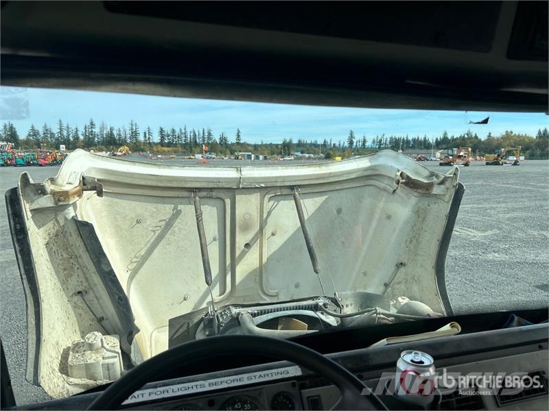 Freightliner FL80 4000 gal 6x4 Water Truck Kamioni za vodu