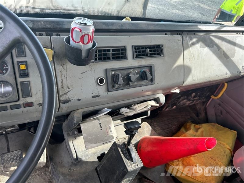 Freightliner FL80 4000 gal 6x4 Water Truck Kamioni za vodu