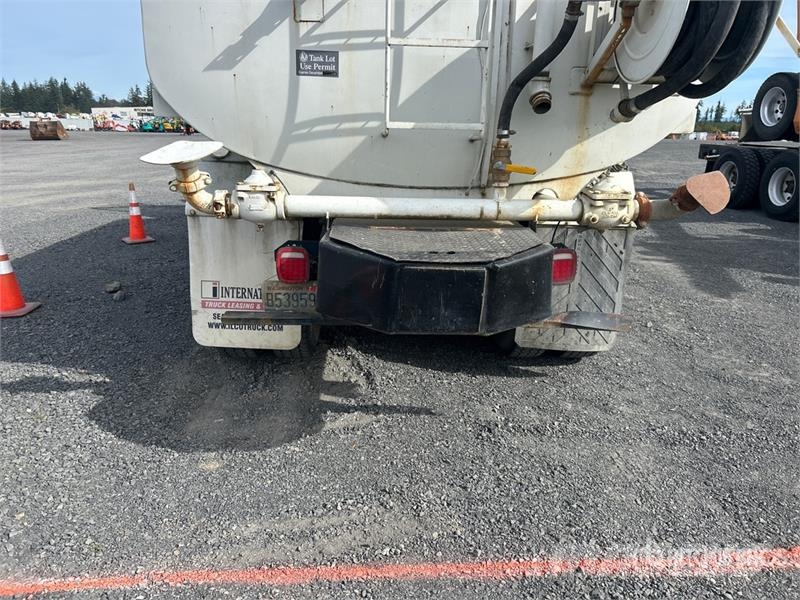 Freightliner FL80 4000 gal 6x4 Water Truck Kamioni za vodu