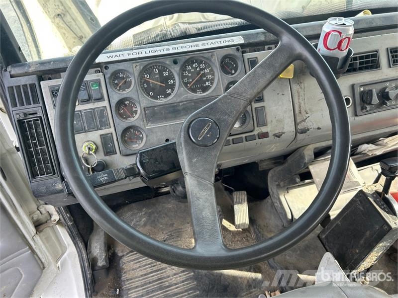 Freightliner FL80 4000 gal 6x4 Water Truck Kamioni za vodu