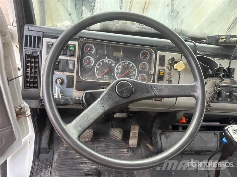 Freightliner FL80 4000 gal 6x4 Water Truck Water bowser