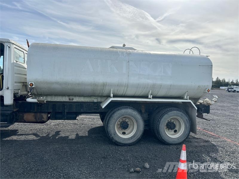 Freightliner FL80 4000 gal 6x4 Water Truck Kamioni za vodu