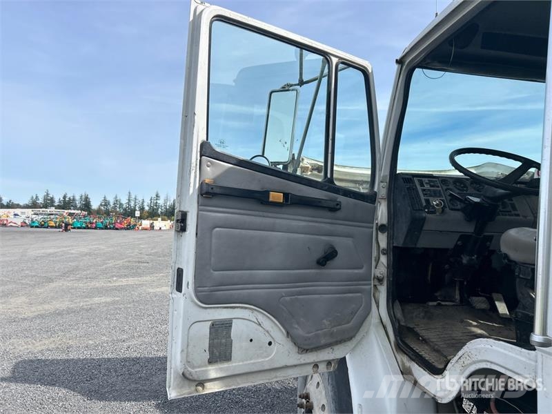 Freightliner FL80 4000 gal 6x4 Water Truck Kamioni za vodu
