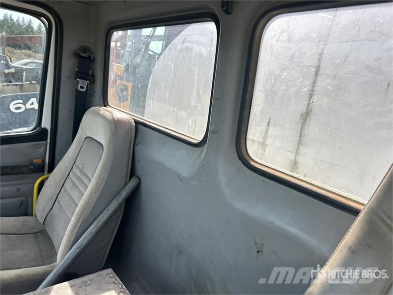 Freightliner FL80 4000 gal 6x4 Water Truck Kamioni za vodu
