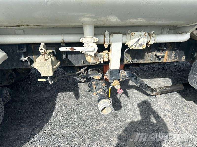 Freightliner FL80 4000 gal 6x4 Water Truck Kamioni za vodu