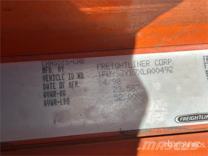 Freightliner FLC120 6x4 T/A Sleeper Truck Tractor Nyergesvontatók