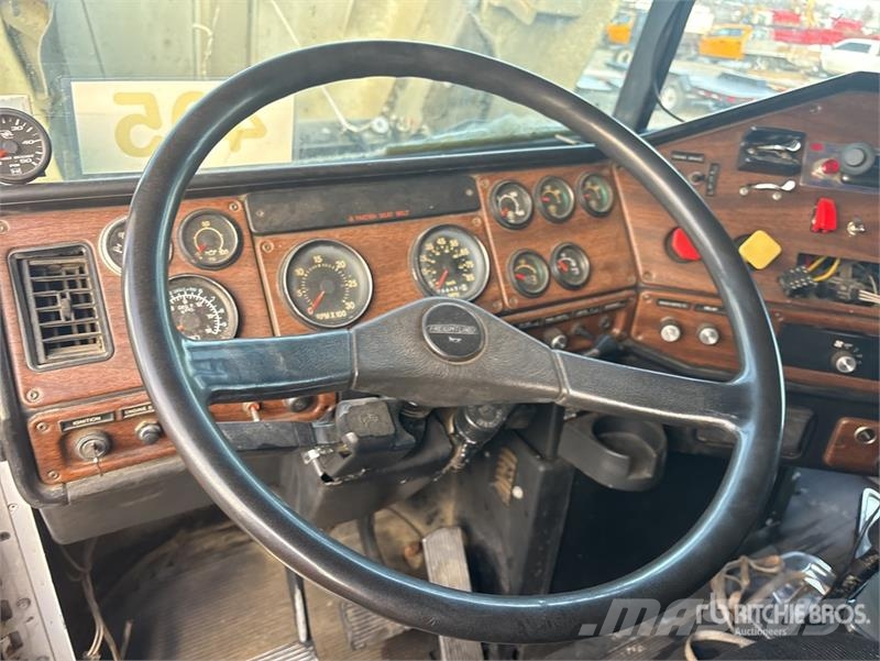 Freightliner FLD 120 Sattelzugmaschinen