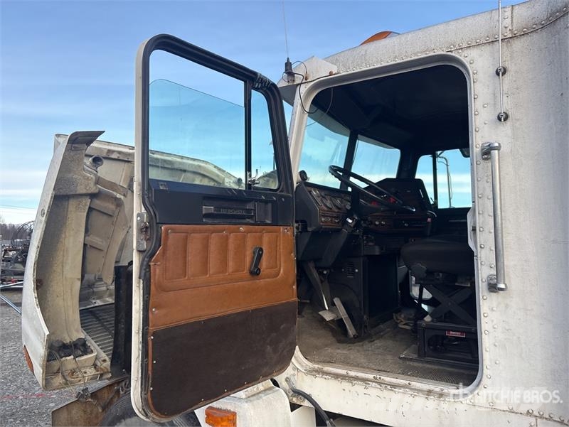 Freightliner FLD 120 Sattelzugmaschinen