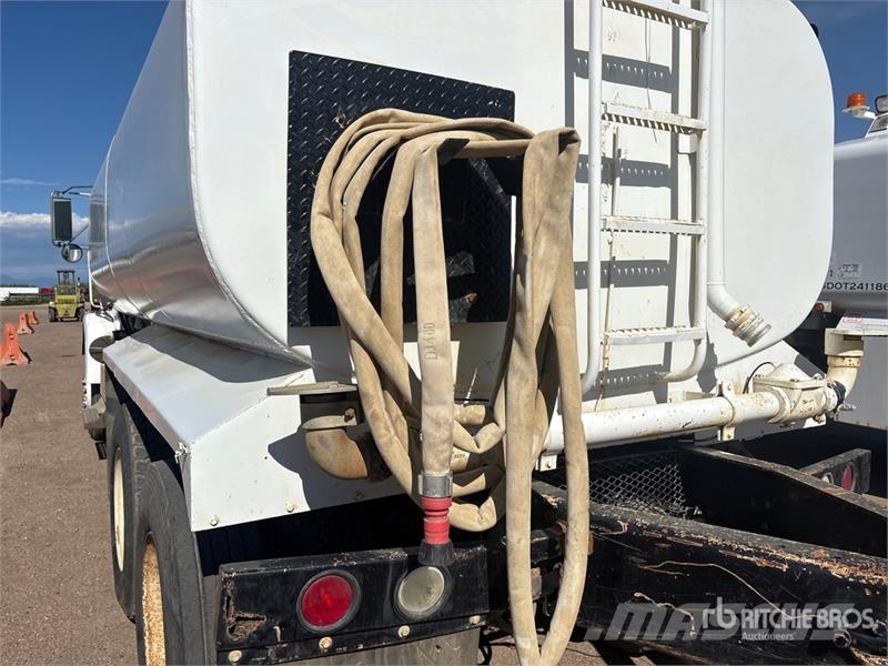 Freightliner FLD120 4000 gal 6x4 Water Truck (Inoperable) Camiones cisterna