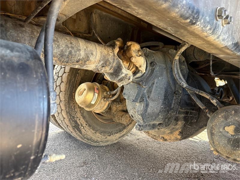 Freightliner FLD120 4000 gal 6x4 Water Truck (Inoperable) Camiones cisterna