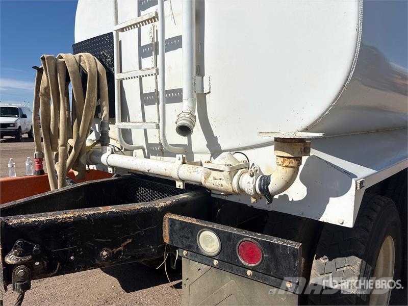 Freightliner FLD120 4000 gal 6x4 Water Truck (Inoperable) Camiones cisterna