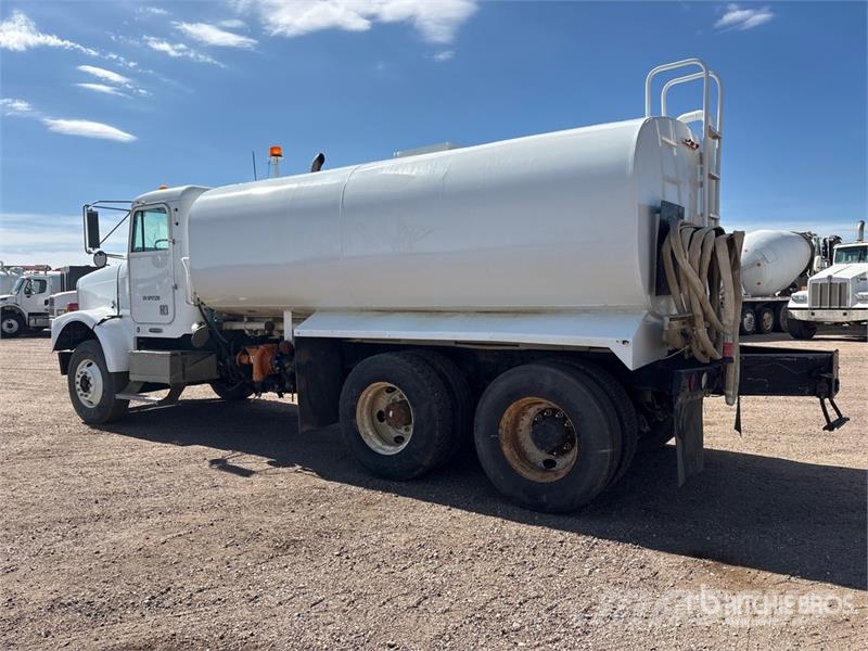 Freightliner FLD120 4000 gal 6x4 Water Truck (Inoperable) Camiones cisterna