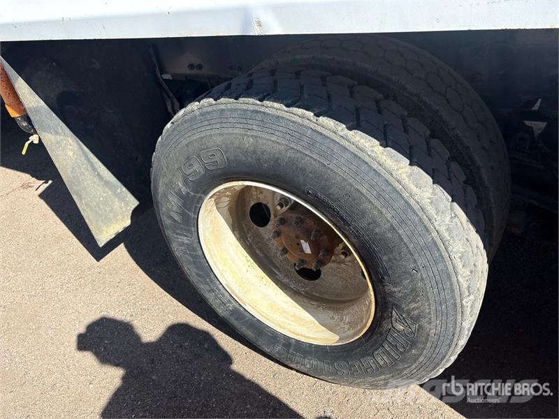 Freightliner FLD120 4000 gal 6x4 Water Truck (Inoperable) Camiones cisterna