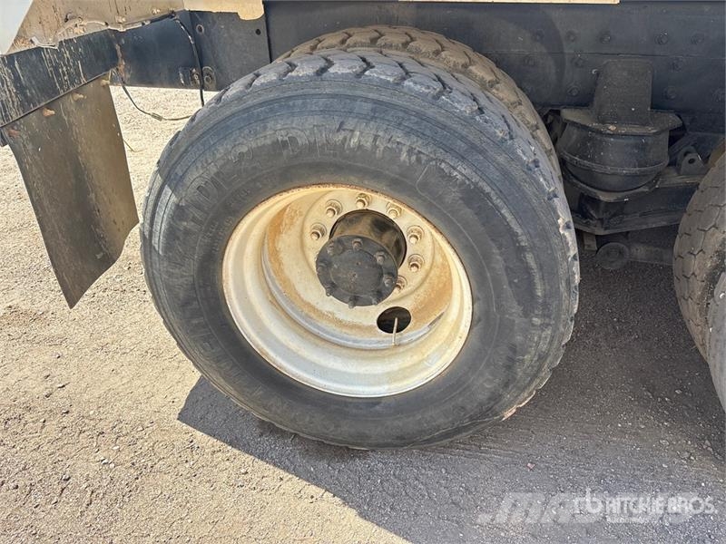 Freightliner FLD120 4000 gal 6x4 Water Truck (Inoperable) Camiones cisterna