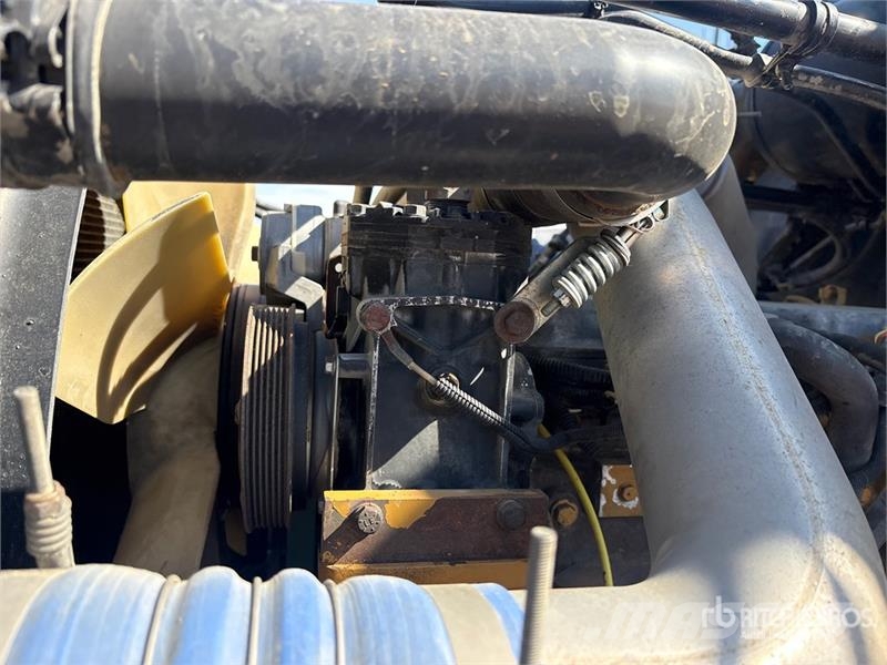 Freightliner FLD120 4000 gal 6x4 Water Truck (Inoperable) Camiones cisterna