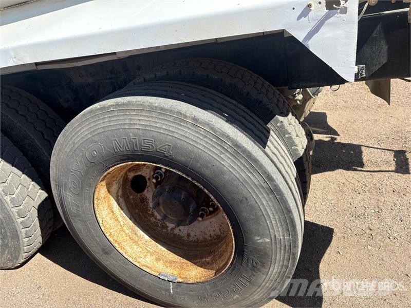 Freightliner FLD120 4000 gal 6x4 Water Truck (Inoperable) Camiones cisterna