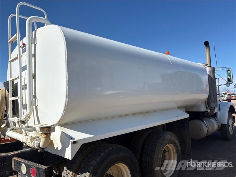 Freightliner FLD120 4000 gal 6x4 Water Truck (Inoperable) Camiones cisterna