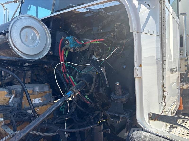 Freightliner FLD120 4000 gal 6x4 Water Truck (Inoperable) Camiones cisterna