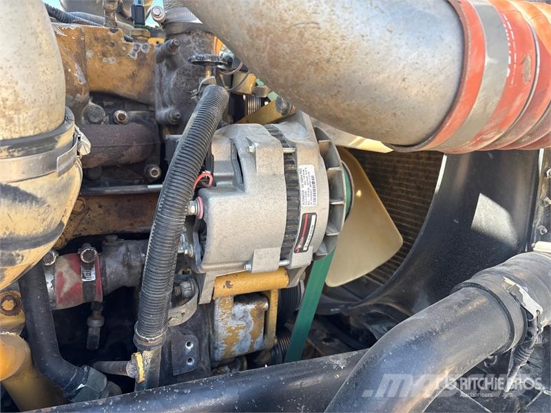 Freightliner FLD120 4000 gal 6x4 Water Truck (Inoperable) Camiones cisterna