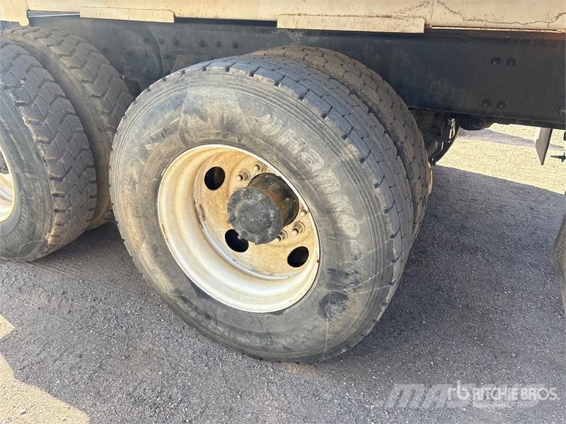 Freightliner FLD120 4000 gal 6x4 Water Truck (Inoperable) Camiones cisterna