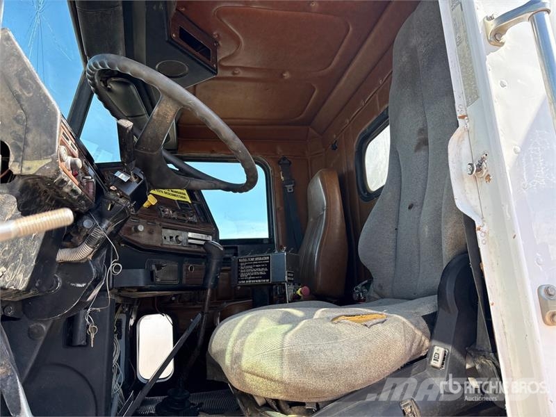 Freightliner FLD120 4000 gal 6x4 Water Truck (Inoperable) Camiones cisterna