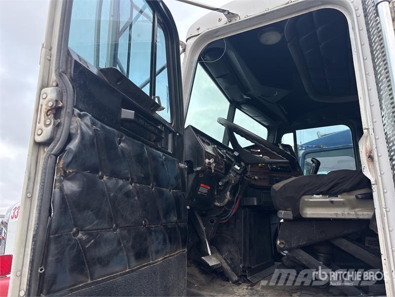 Freightliner FLD120 6x4 Flatbed Truck Tovornjaki s kesonom/platojem