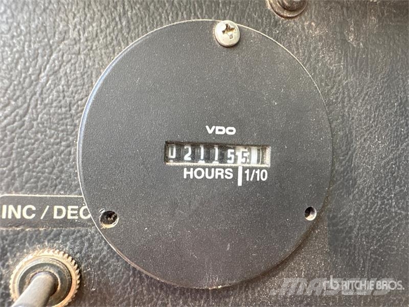Freightliner FLD120064ST 6x4 T/A Sleeper Truck Tractor 中古トラクターヘッド | トレーラーヘッド