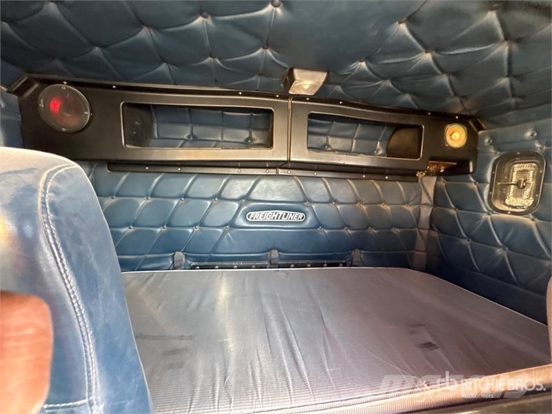 Freightliner FLD120064ST 6x4 T/A Sleeper Truck Tractor 中古トラクターヘッド | トレーラーヘッド