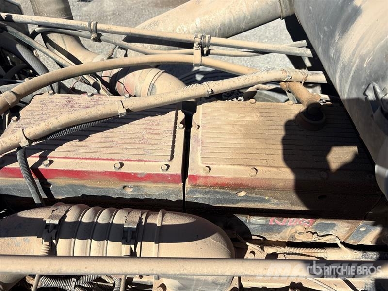 Freightliner FLD120064ST 6x4 T/A Sleeper Truck Tractor 中古トラクターヘッド | トレーラーヘッド