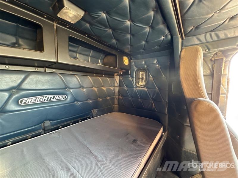 Freightliner FLD120064ST 6x4 T/A Sleeper Truck Tractor 中古トラクターヘッド | トレーラーヘッド