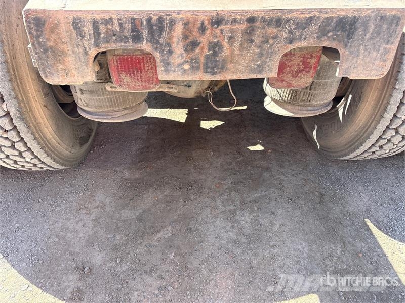 Freightliner FLD120064ST 6x4 T/A Sleeper Truck Tractor 中古トラクターヘッド | トレーラーヘッド