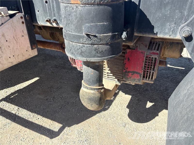 Freightliner FLD120064ST 6x4 T/A Sleeper Truck Tractor 中古トラクターヘッド | トレーラーヘッド