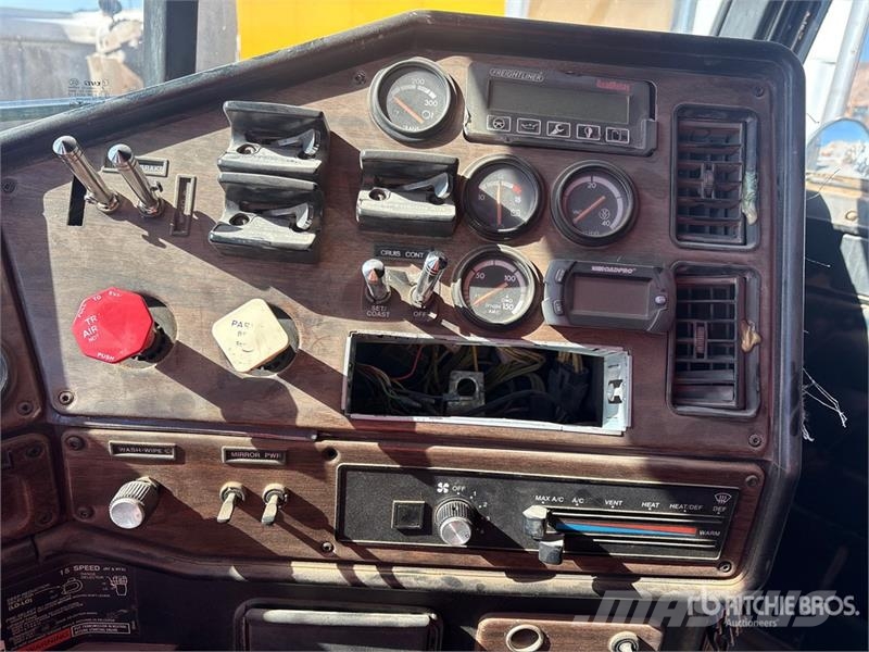 Freightliner FLD120064ST 6x4 T/A Sleeper Truck Tractor 中古トラクターヘッド | トレーラーヘッド