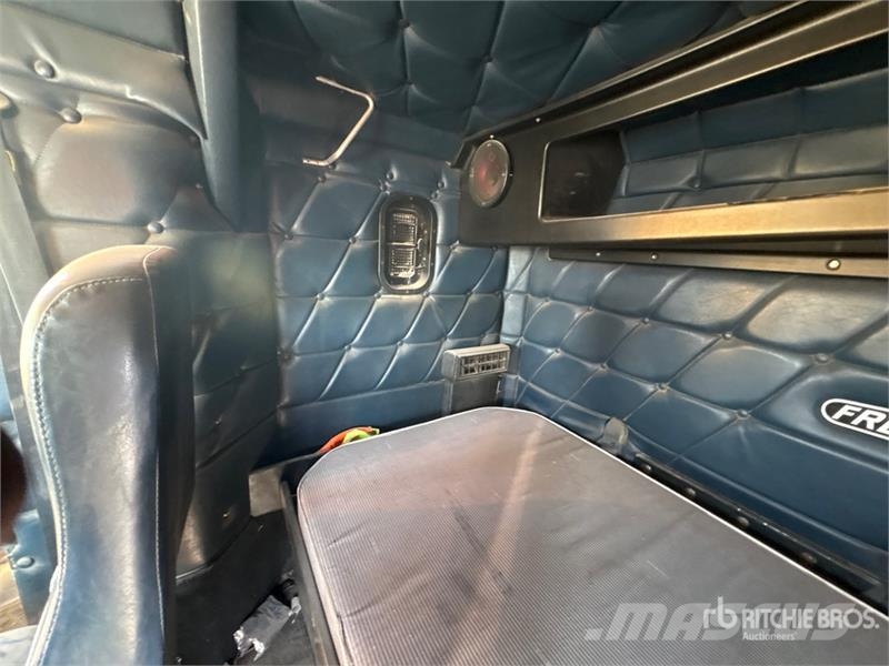 Freightliner FLD120064ST 6x4 T/A Sleeper Truck Tractor 中古トラクターヘッド | トレーラーヘッド