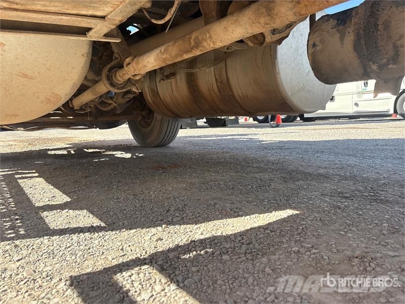 Freightliner FLD120064ST 6x4 T/A Sleeper Truck Tractor 中古トラクターヘッド | トレーラーヘッド