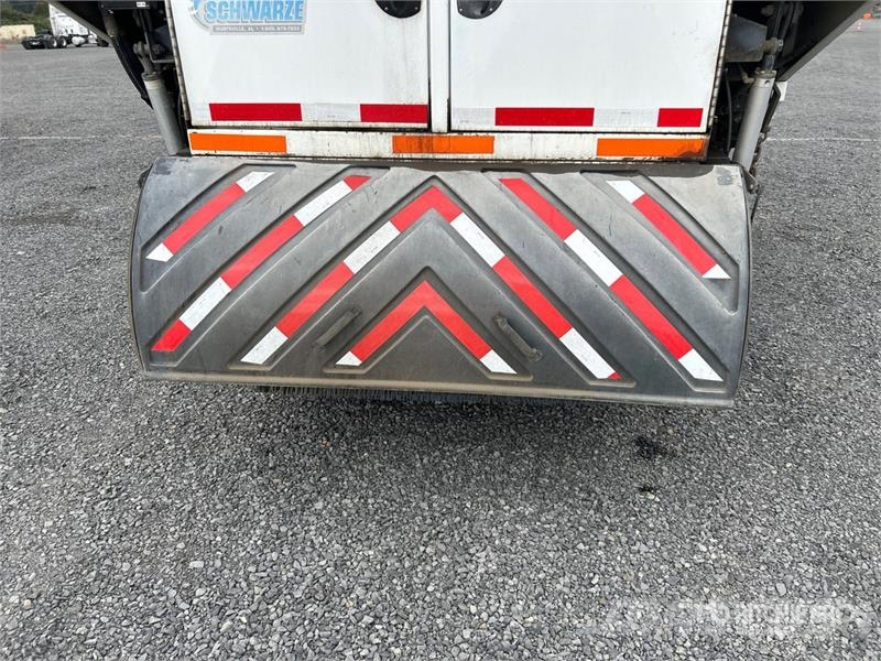 Freightliner M2 106 Camion balayeur