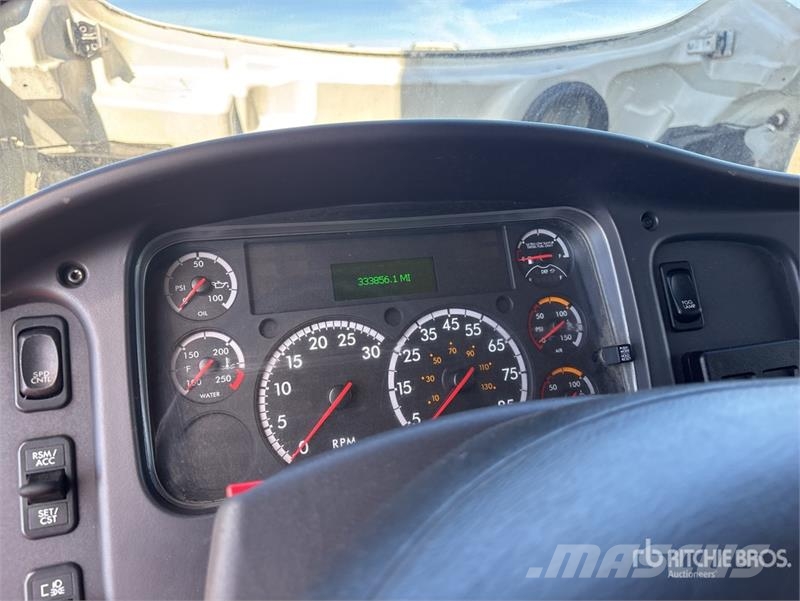 Freightliner M2 106 Isotermos y frigoríficos